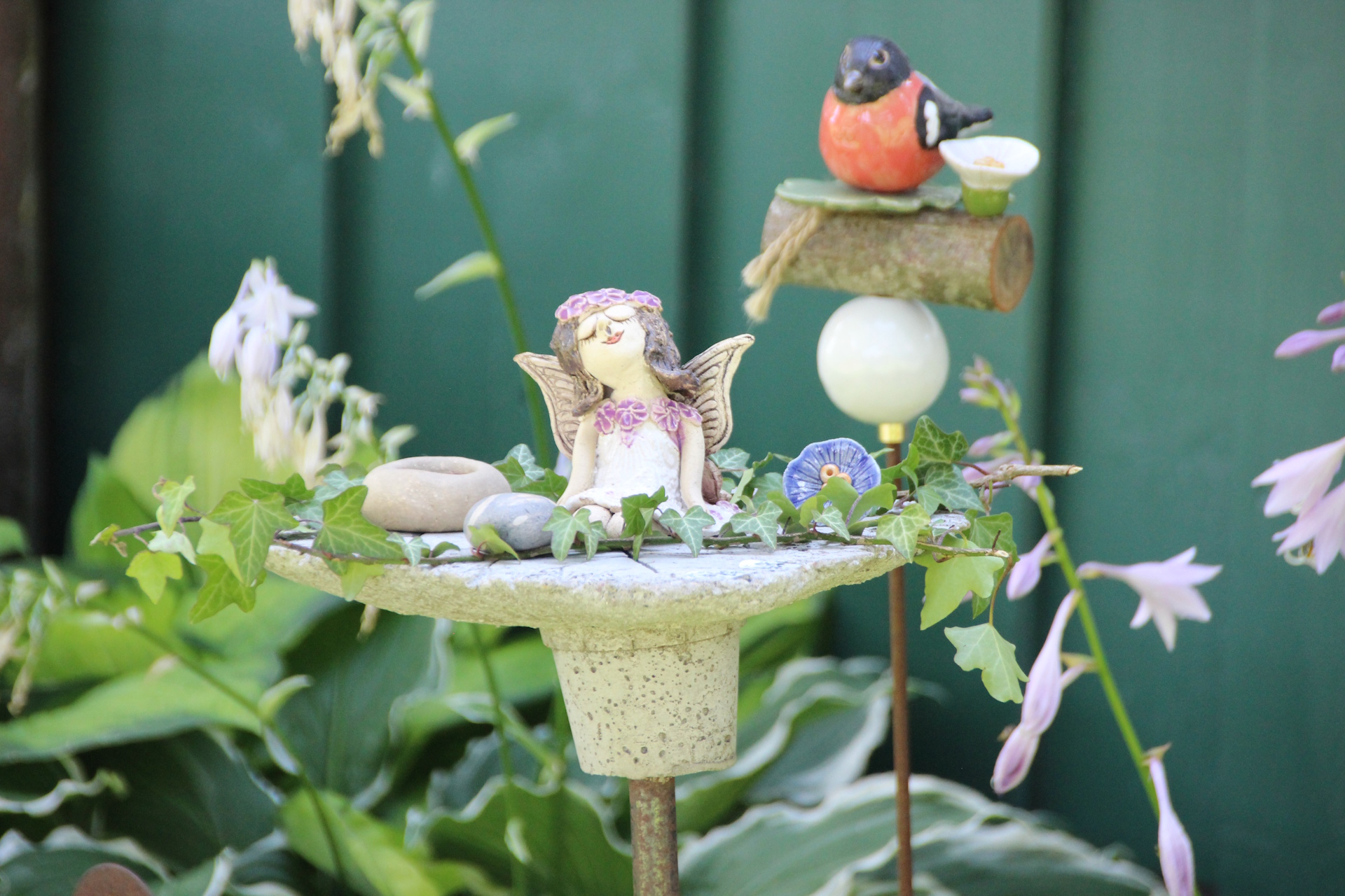 Schöne Dekoartikel im Garten